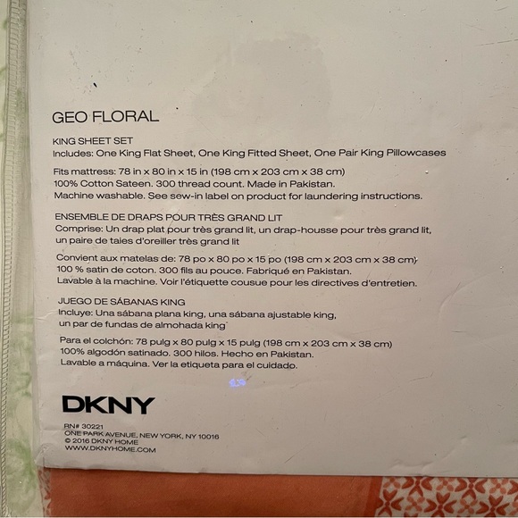DKNY 300 Thread count king sheet set NWT - Picture 3 of 3